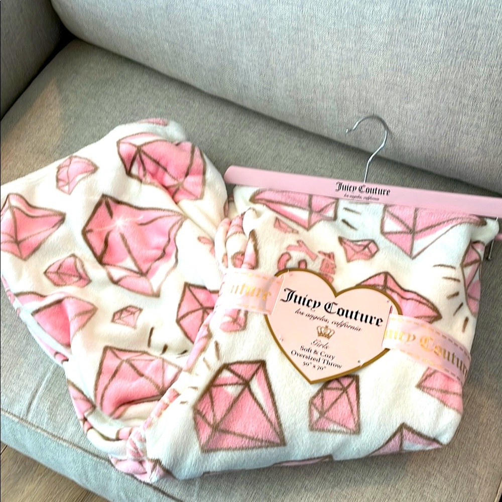 Juicy Couture Pink Diamonds Fleece Blanket